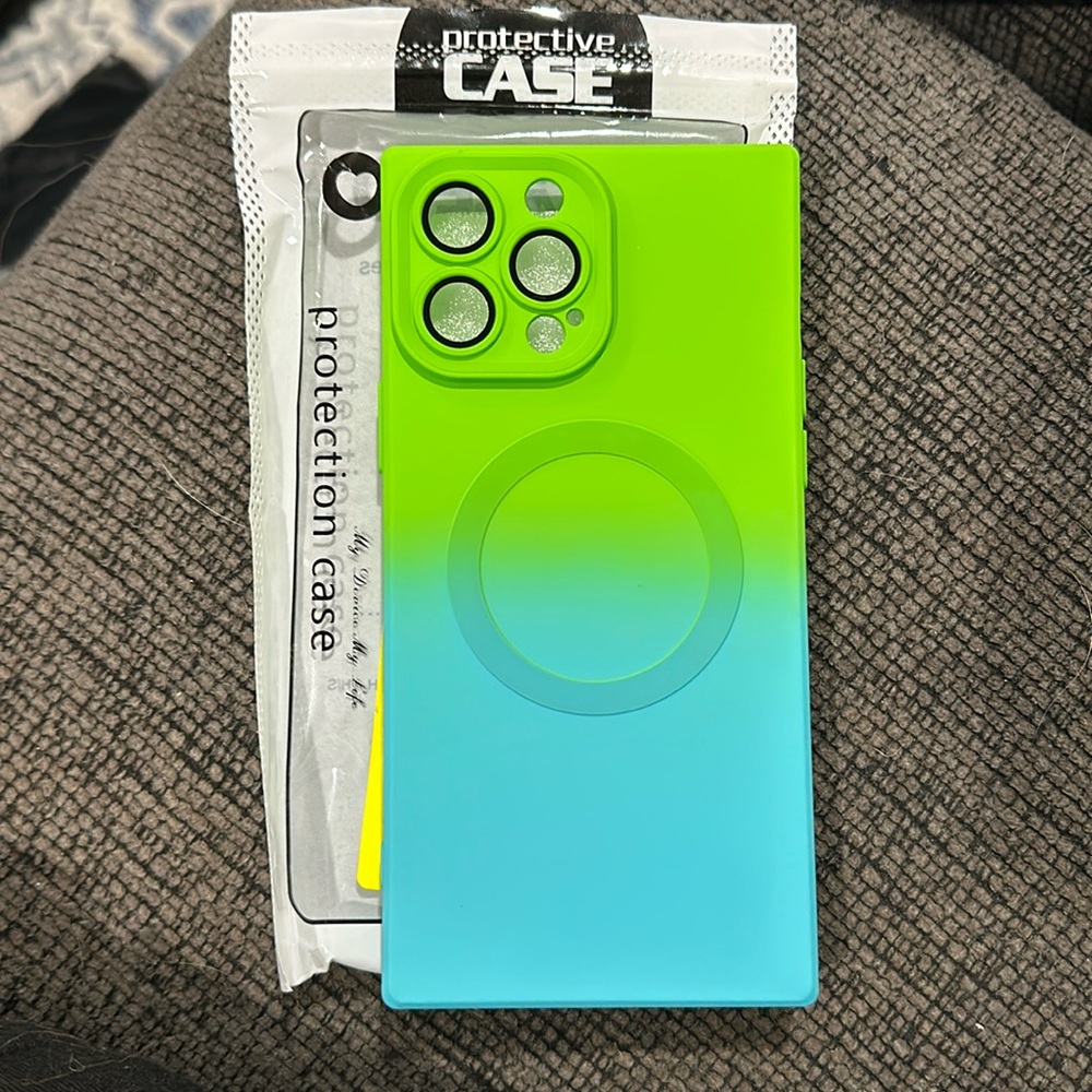 NWT iPhone 12 Pro case - ombré - MagSafe
